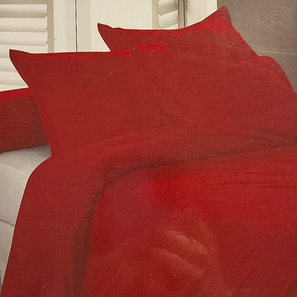 KING Microfiber Sheet Set Red 4piece set